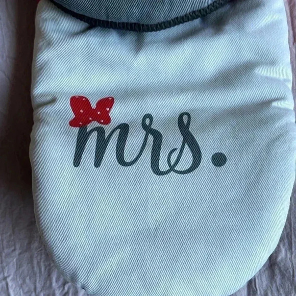 Disney Minnie and Mickey~Mr and Mrs oven mitts - Picture 3 of 4
